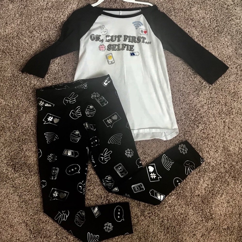 Adorable Justice top w/ matching leggings😊
